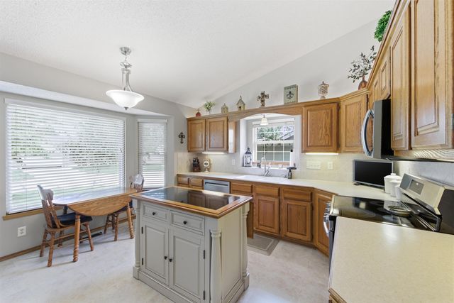 269 S Maple Dunes Ct, Wichita, KS 67235