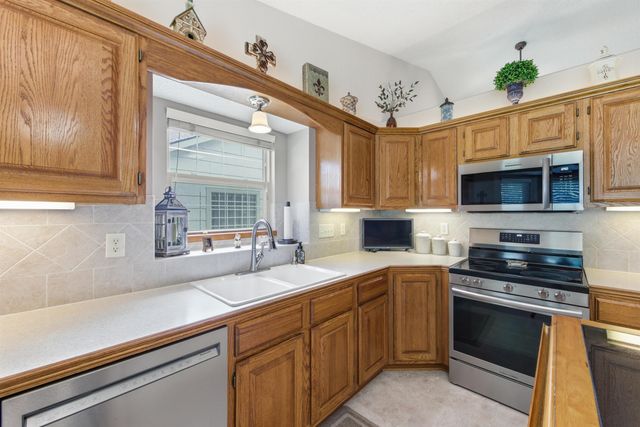 269 S Maple Dunes Ct, Wichita, KS 67235
