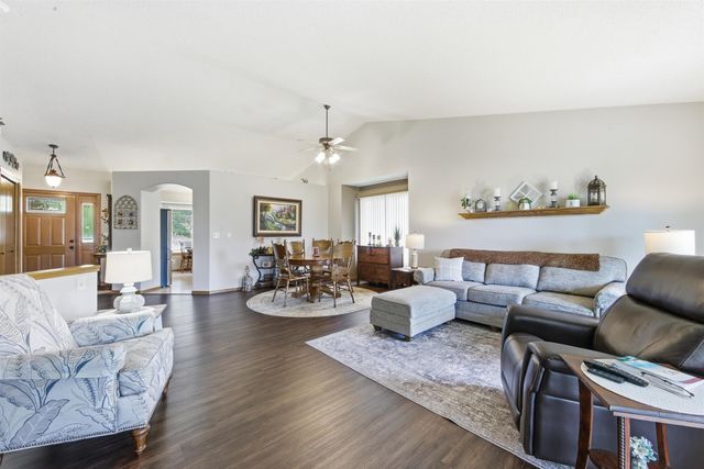 269 S Maple Dunes Ct, Wichita, KS 67235