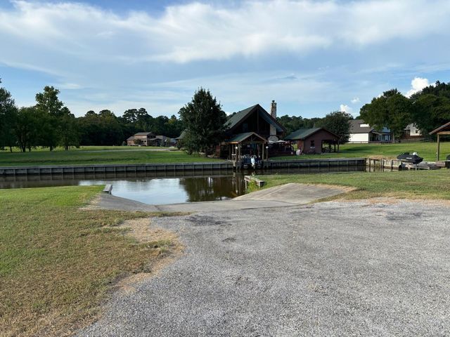 24 Silver Lakes Drive, Huntsville, TX 77340