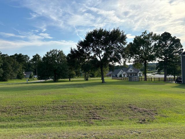 24 Silver Lakes Drive, Huntsville, TX 77340