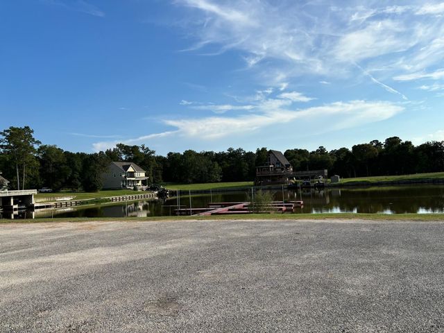 24 Silver Lakes Drive, Huntsville, TX 77340