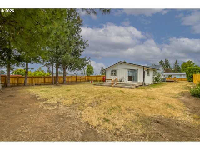 1656 Ne MCDANIEL Ln, Mc Minnville, OR 97128