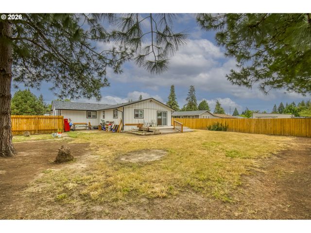 1656 Ne MCDANIEL Ln, Mc Minnville, OR 97128
