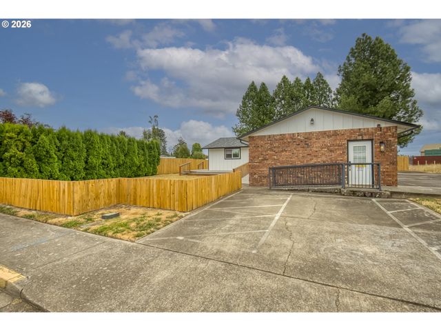 1656 Ne MCDANIEL Ln, Mc Minnville, OR 97128