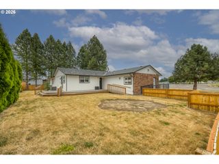 1656 Ne MCDANIEL Ln, Mc Minnville, OR 97128