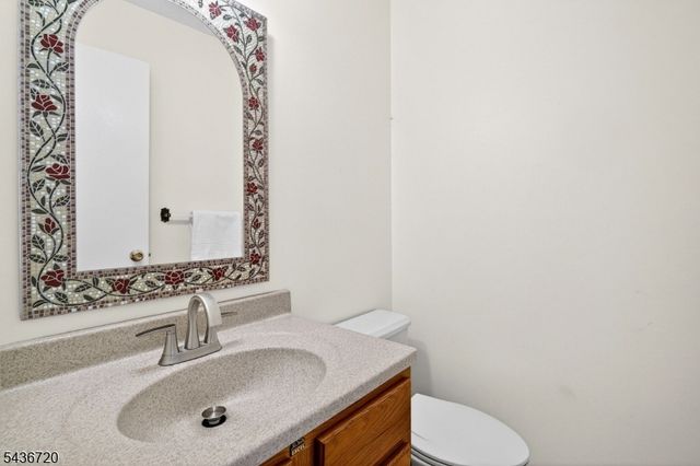 3 Whitehall Ct, Hillsborough Twp., NJ 08844