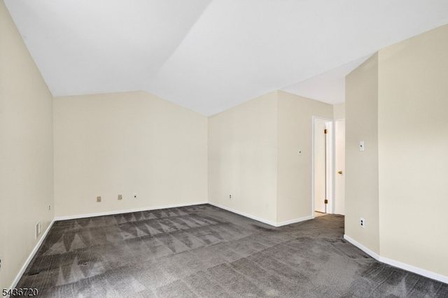 3 Whitehall Ct, Hillsborough Twp., NJ 08844