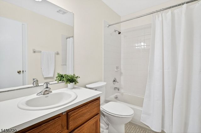 3 Whitehall Ct, Hillsborough Twp., NJ 08844