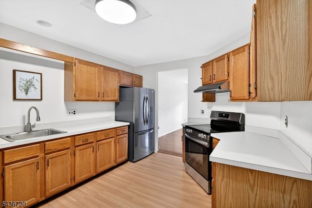 3 Whitehall Ct, Hillsborough Twp., NJ 08844