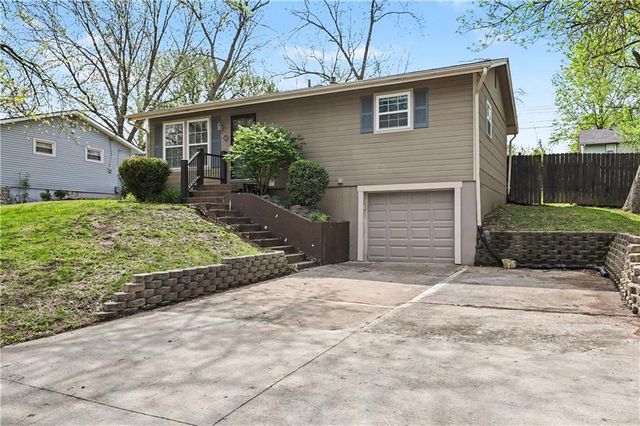 207 Jackson Avenue, Liberty, MO 64068