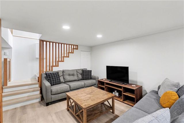 207 Jackson Avenue, Liberty, MO 64068