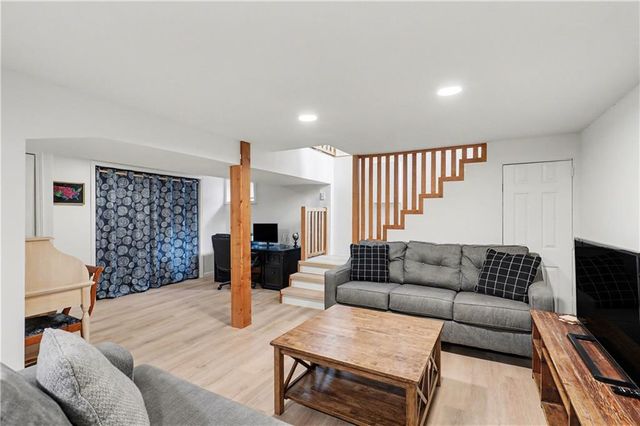 207 Jackson Avenue, Liberty, MO 64068