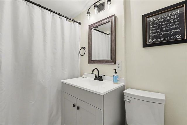207 Jackson Avenue, Liberty, MO 64068