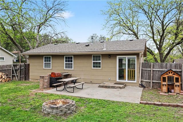 207 Jackson Avenue, Liberty, MO 64068