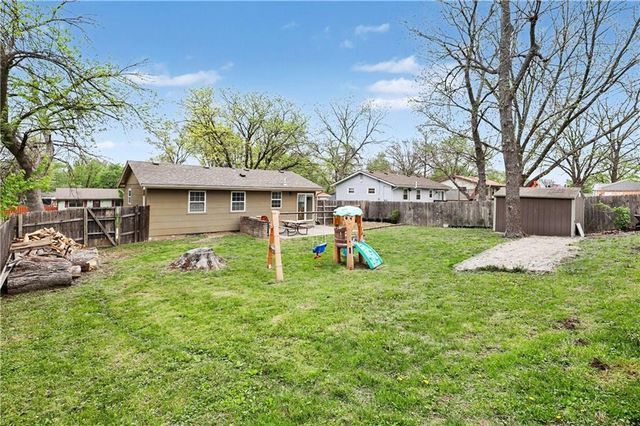 207 Jackson Avenue, Liberty, MO 64068