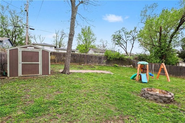 207 Jackson Avenue, Liberty, MO 64068
