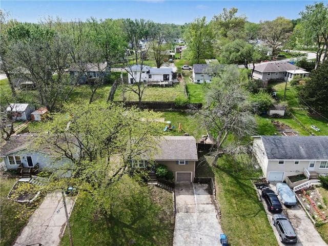 207 Jackson Avenue, Liberty, MO 64068
