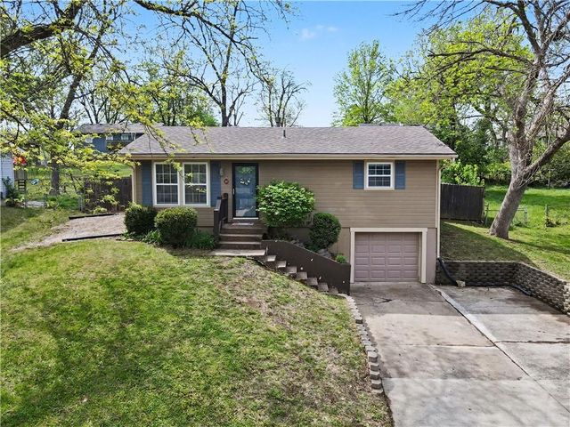 207 Jackson Avenue, Liberty, MO 64068
