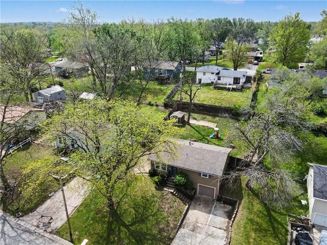 207 Jackson Avenue, Liberty, MO 64068