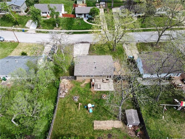 207 Jackson Avenue, Liberty, MO 64068