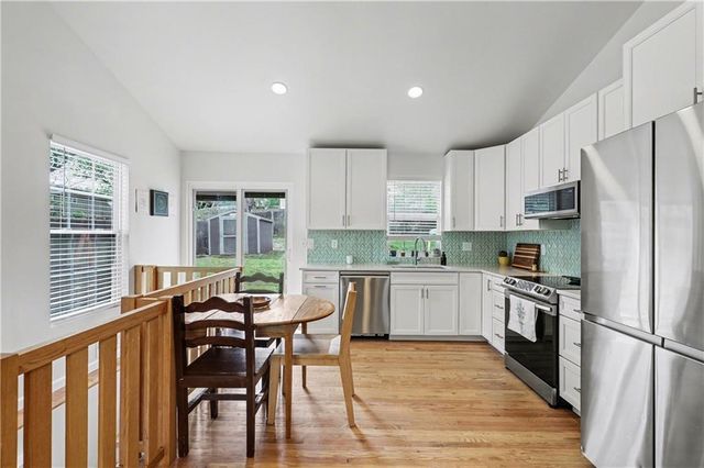 207 Jackson Avenue, Liberty, MO 64068