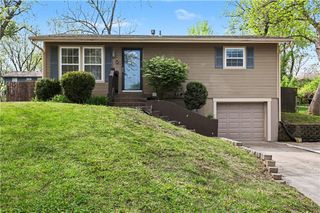 207 Jackson Avenue, Liberty, MO 64068