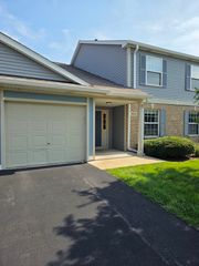 408 Woodview Circle B, Elgin, IL 60120