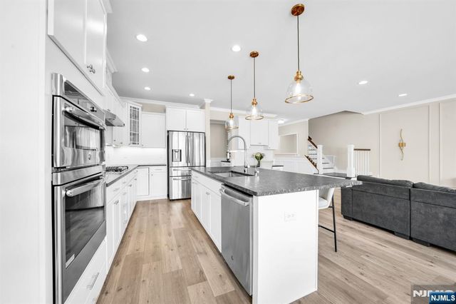 6 Hickory Court, Cedar Grove, NJ 07009