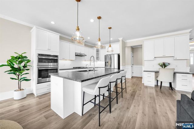 6 Hickory Court, Cedar Grove, NJ 07009