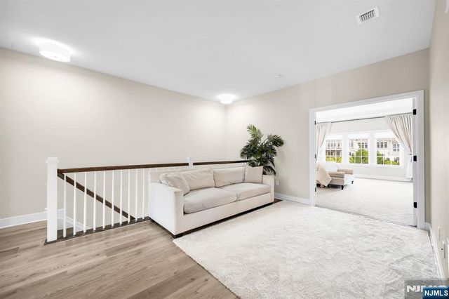 6 Hickory Court, Cedar Grove, NJ 07009