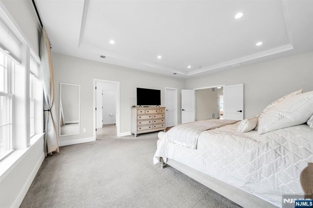 6 Hickory Court, Cedar Grove, NJ 07009