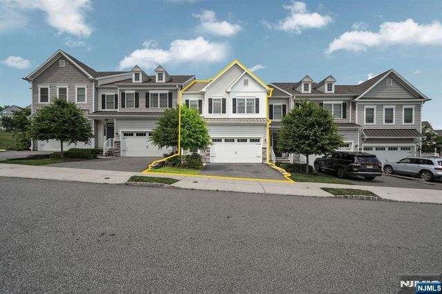 6 Hickory Court, Cedar Grove, NJ 07009