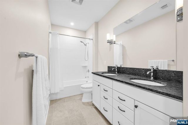 6 Hickory Court, Cedar Grove, NJ 07009