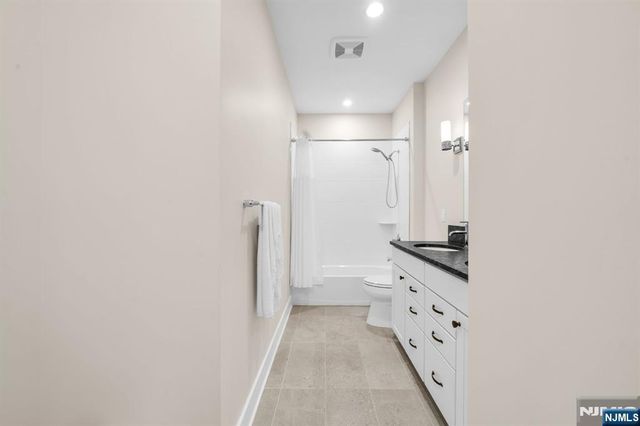 6 Hickory Court, Cedar Grove, NJ 07009