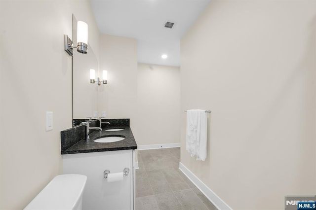 6 Hickory Court, Cedar Grove, NJ 07009
