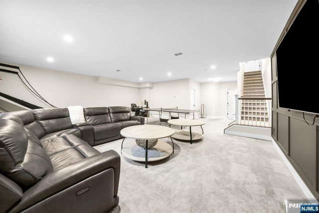 6 Hickory Court, Cedar Grove, NJ 07009