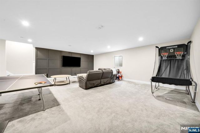 6 Hickory Court, Cedar Grove, NJ 07009