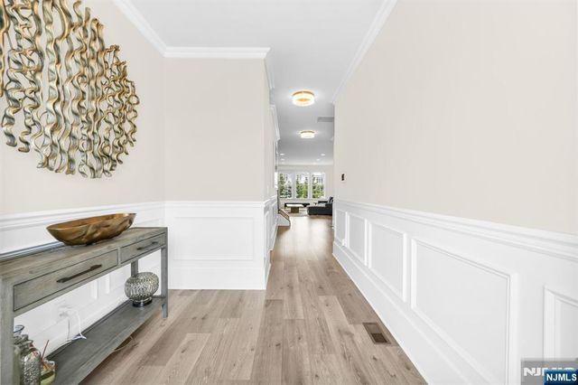 6 Hickory Court, Cedar Grove, NJ 07009