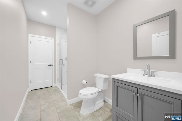 6 Hickory Court, Cedar Grove, NJ 07009