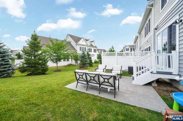 6 Hickory Court, Cedar Grove, NJ 07009