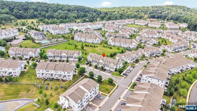 6 Hickory Court, Cedar Grove, NJ 07009