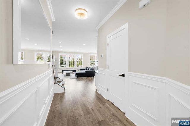 6 Hickory Court, Cedar Grove, NJ 07009