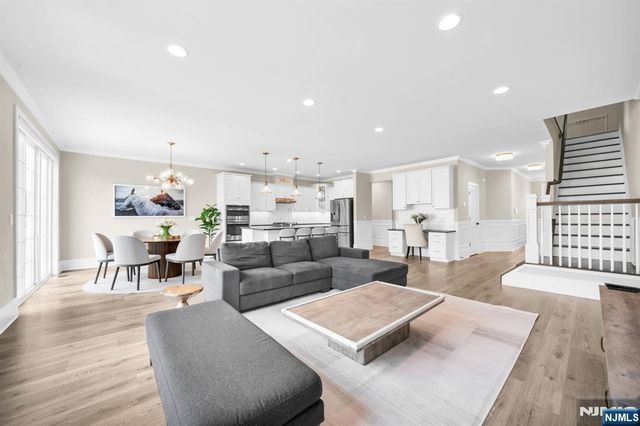 6 Hickory Court, Cedar Grove, NJ 07009