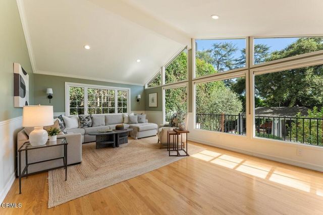 2060 E Altadena Drive, Altadena, CA 91001