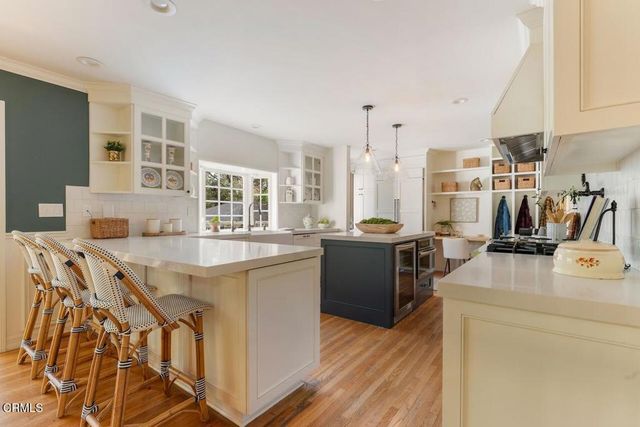 2060 E Altadena Drive, Altadena, CA 91001