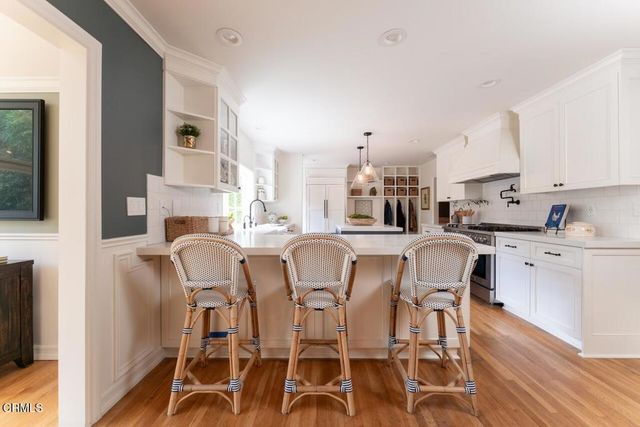 2060 E Altadena Drive, Altadena, CA 91001