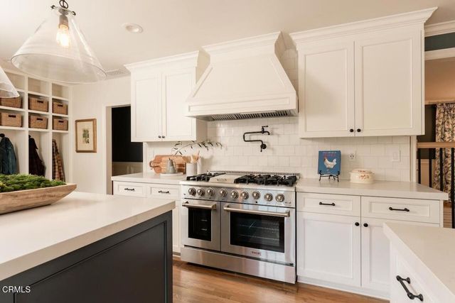 2060 E Altadena Drive, Altadena, CA 91001