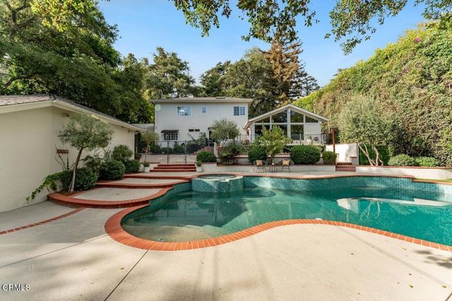 2060 E Altadena Drive, Altadena, CA 91001