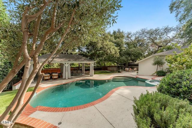 2060 E Altadena Drive, Altadena, CA 91001